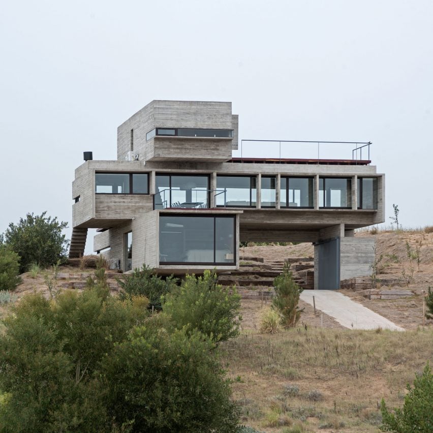 Casa Golf concrete house by Luciano Kruk