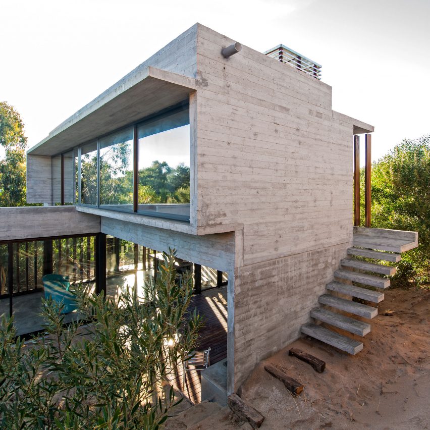 Casa MR concrete house by Luciano Kruk