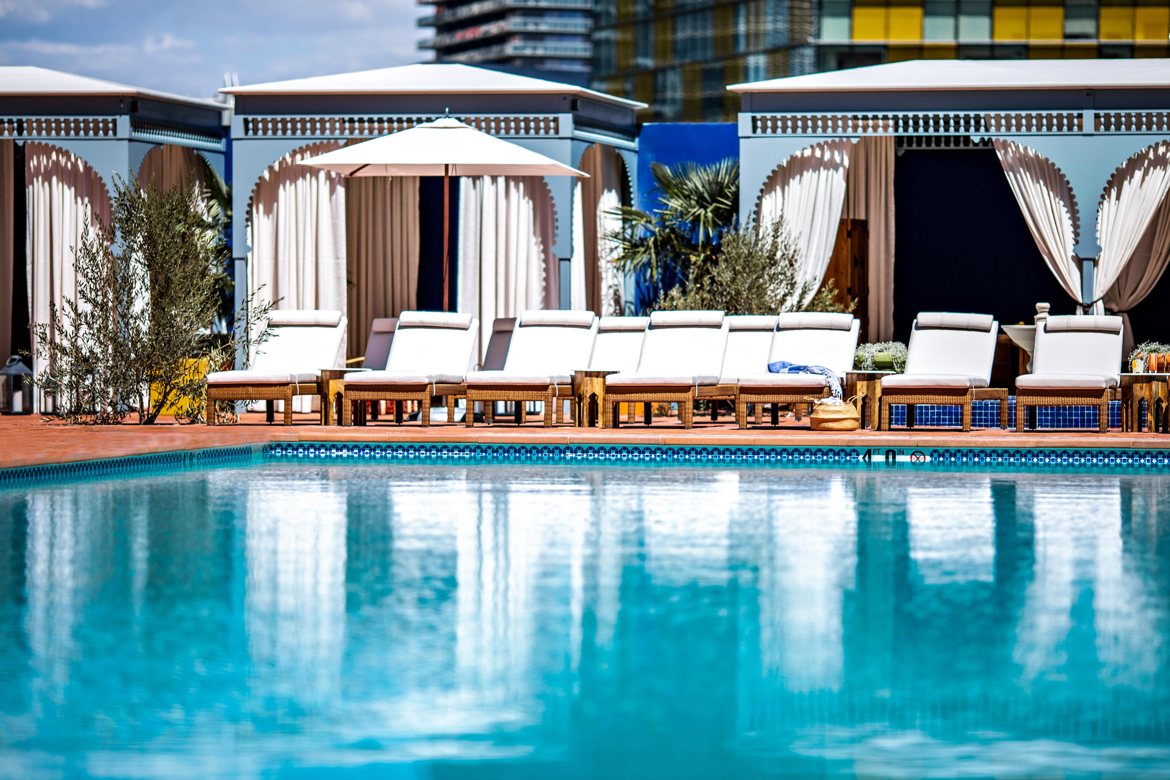 NoMad Las Vegas hotel swimming pool