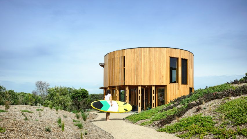 St Andrews Beach House by Austin Maynard Architects