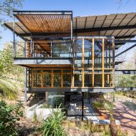 Studio Saxe creates "tropical atrium" within Jungle Frame House in Costa Rica