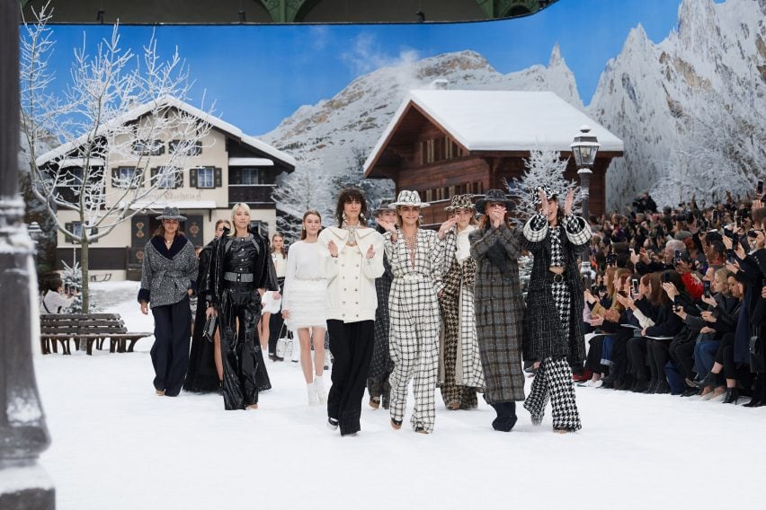 Karl Lagerfeld transforma el Grand Palais de París en un paraíso invernal para el último espectáculo de Chanel
