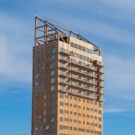 Mjøstårnet de Voll Arkitekter en Brumunddal, Noruega, ha sido verificado como el edificio de madera más alto del mundo por el Consejo de Edificios Altos y Hábitat Urbano