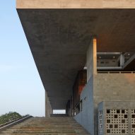 Mobile Offices designs brutalist concrete architecture school in India