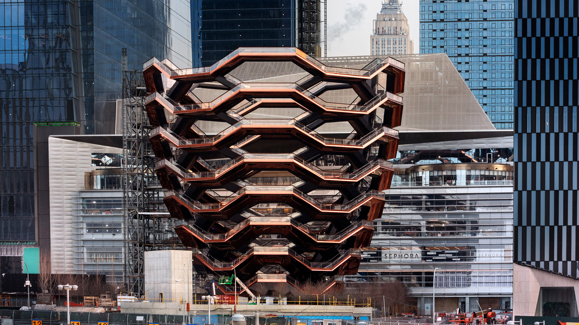 https://static.dezeen.com/uploads/2019/03/vessel-heatherwick-studio-architecture-hudson-yards-new-york-city-us_dezeen_2364_hero-1.jpg