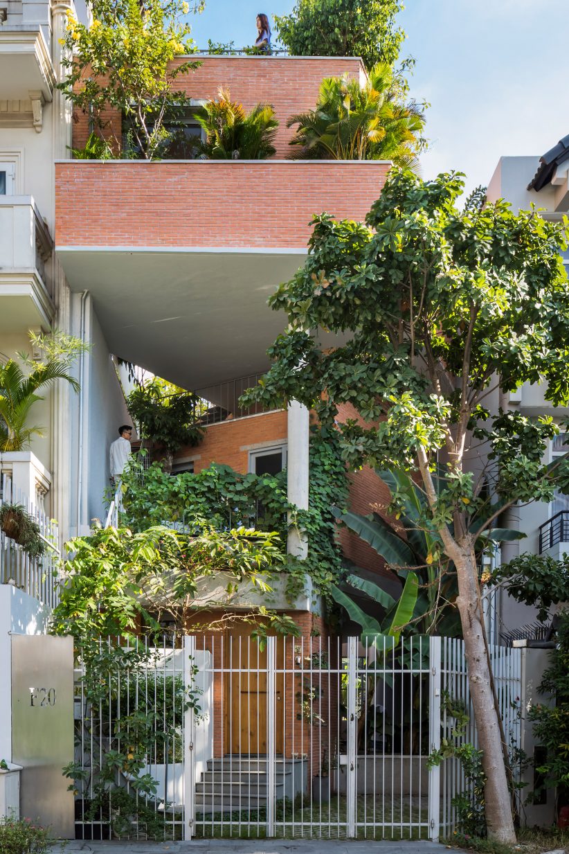 Gardens Link Living Spaces In Ha House By Vo Trong Nghia Architects