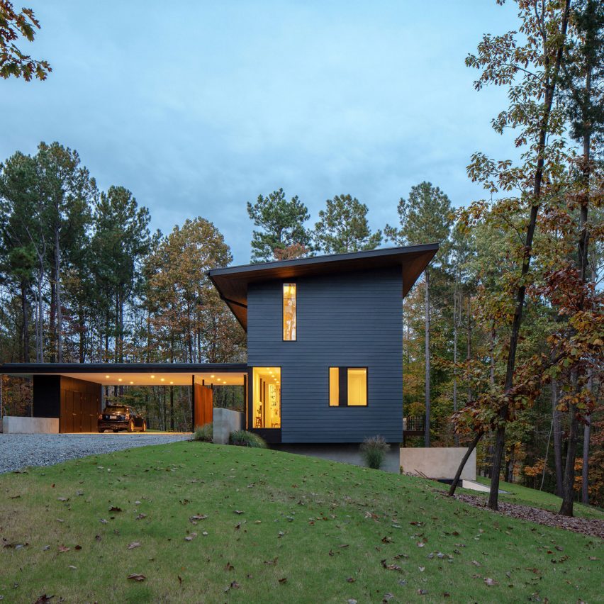 In Situ Studio's Merkel Cooper Residence overlooks North Carolina lake