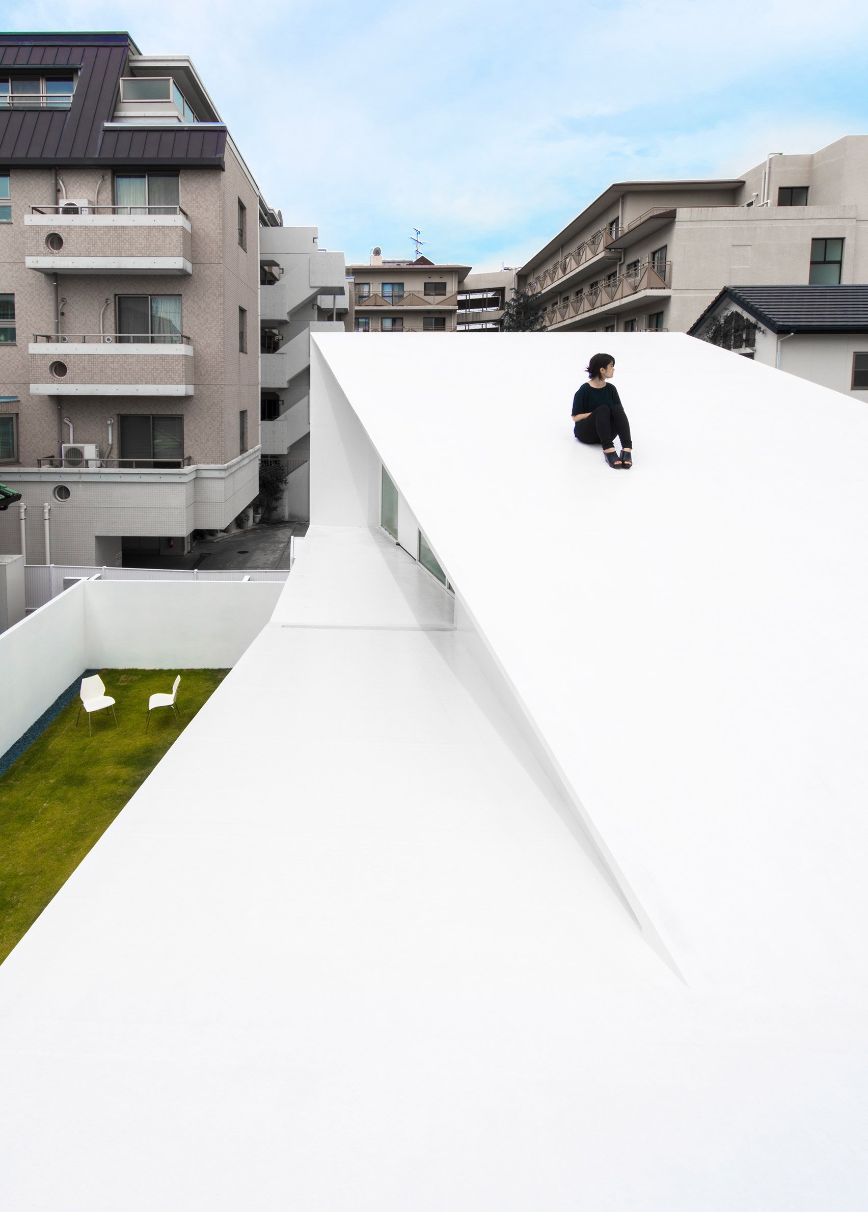 tøjlerne chef gødning Takashi Yamaguchi designs house in Japan based on a Möbius loop