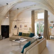 The Coach House by AP Valletta