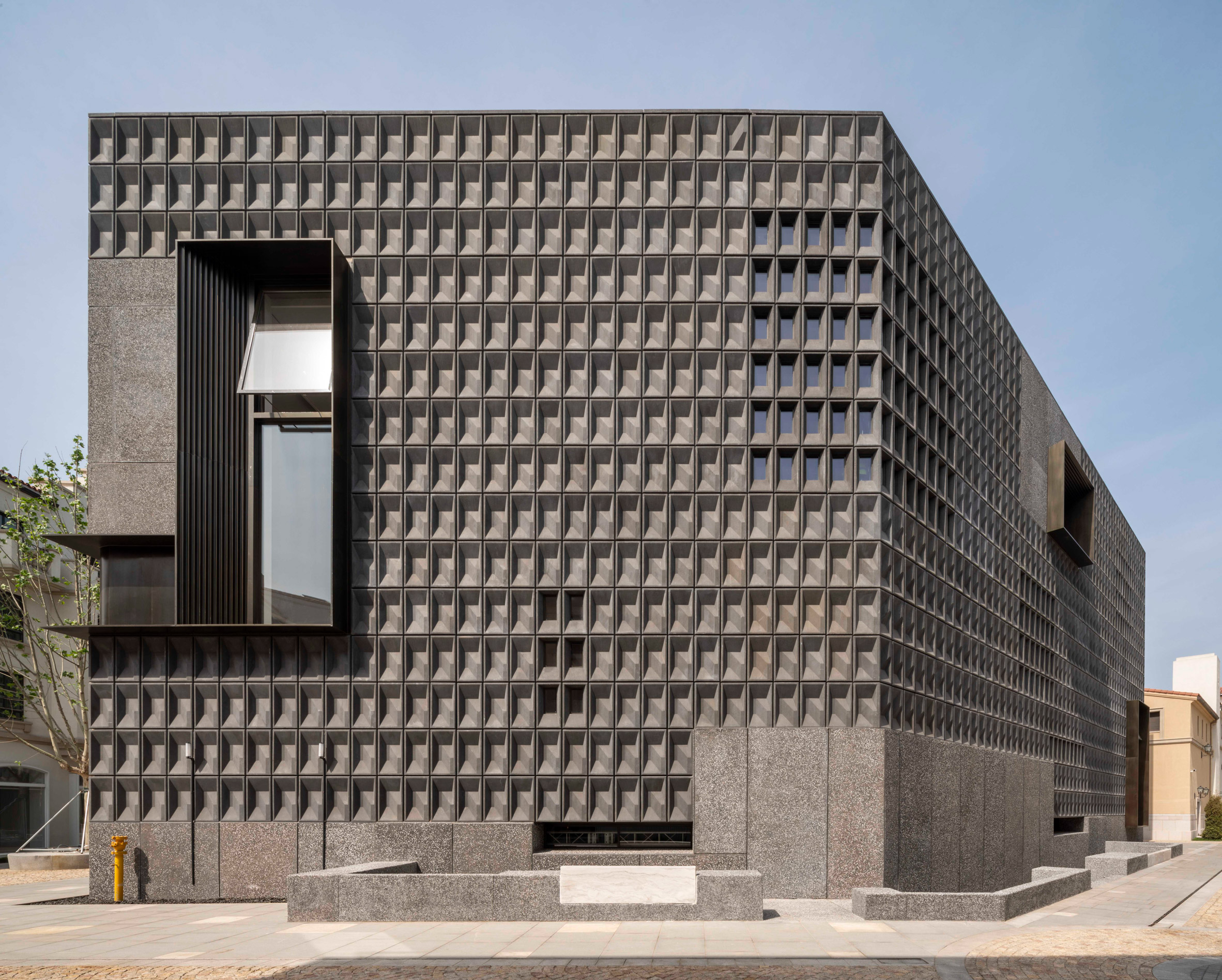 Neri&Hu reveals Aranya Art Center in Qinhuangdao