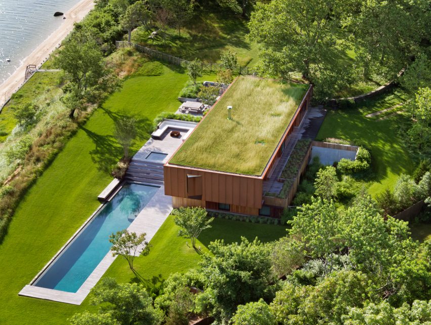 Peconic House by Mapos