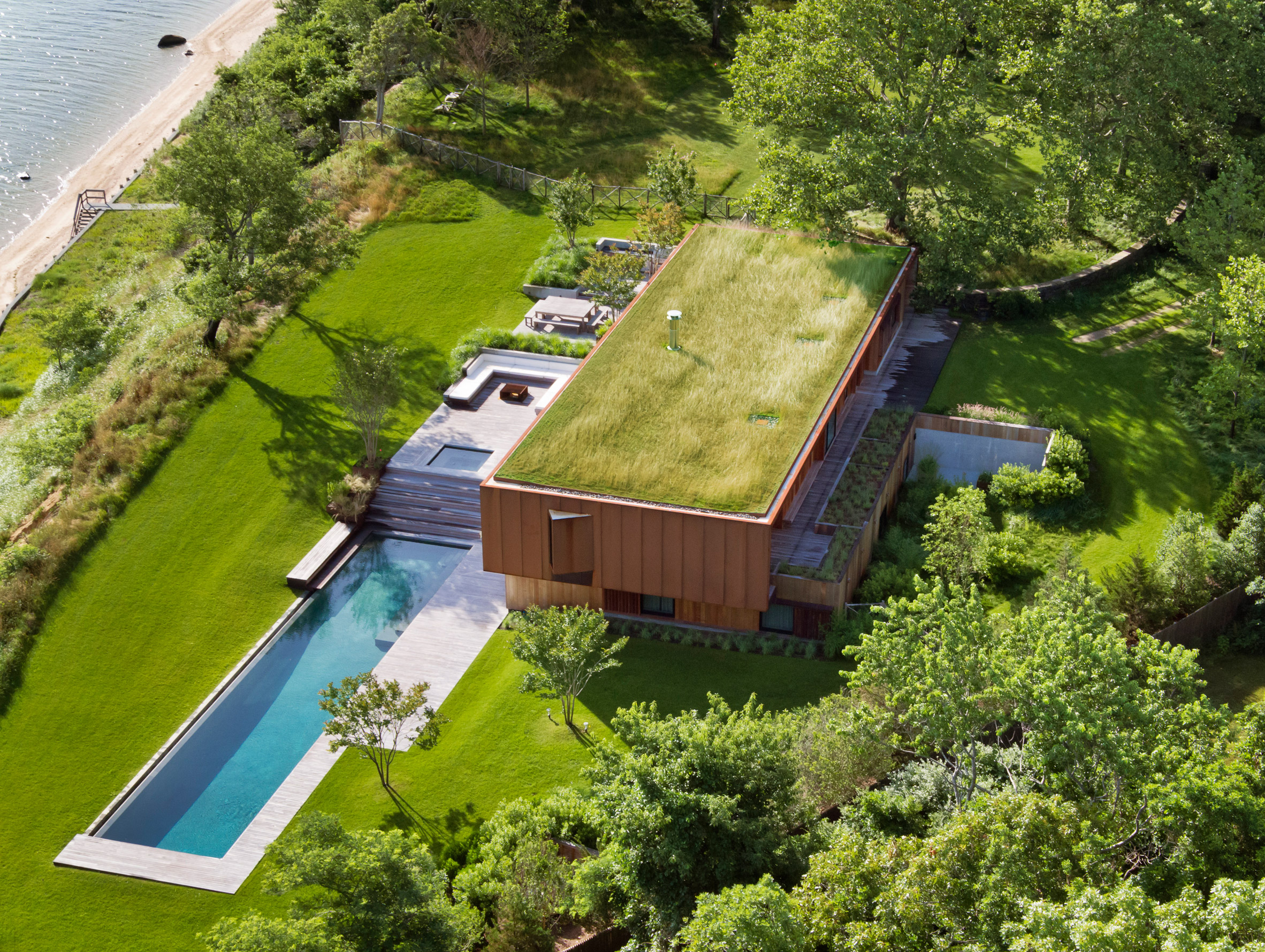 Peconic House by Mapos