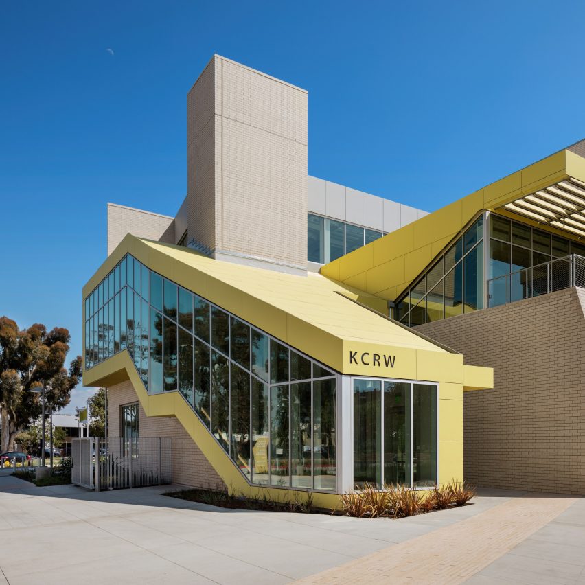 Bold yellow cladding enlivens media buildings at Santa Monica College by Clive Wilkinson