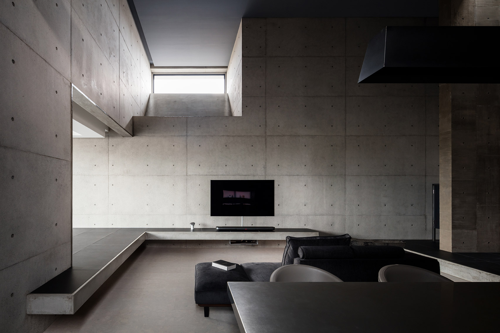Living room in Tranquil House by FORM Kouichi Kimura Architects