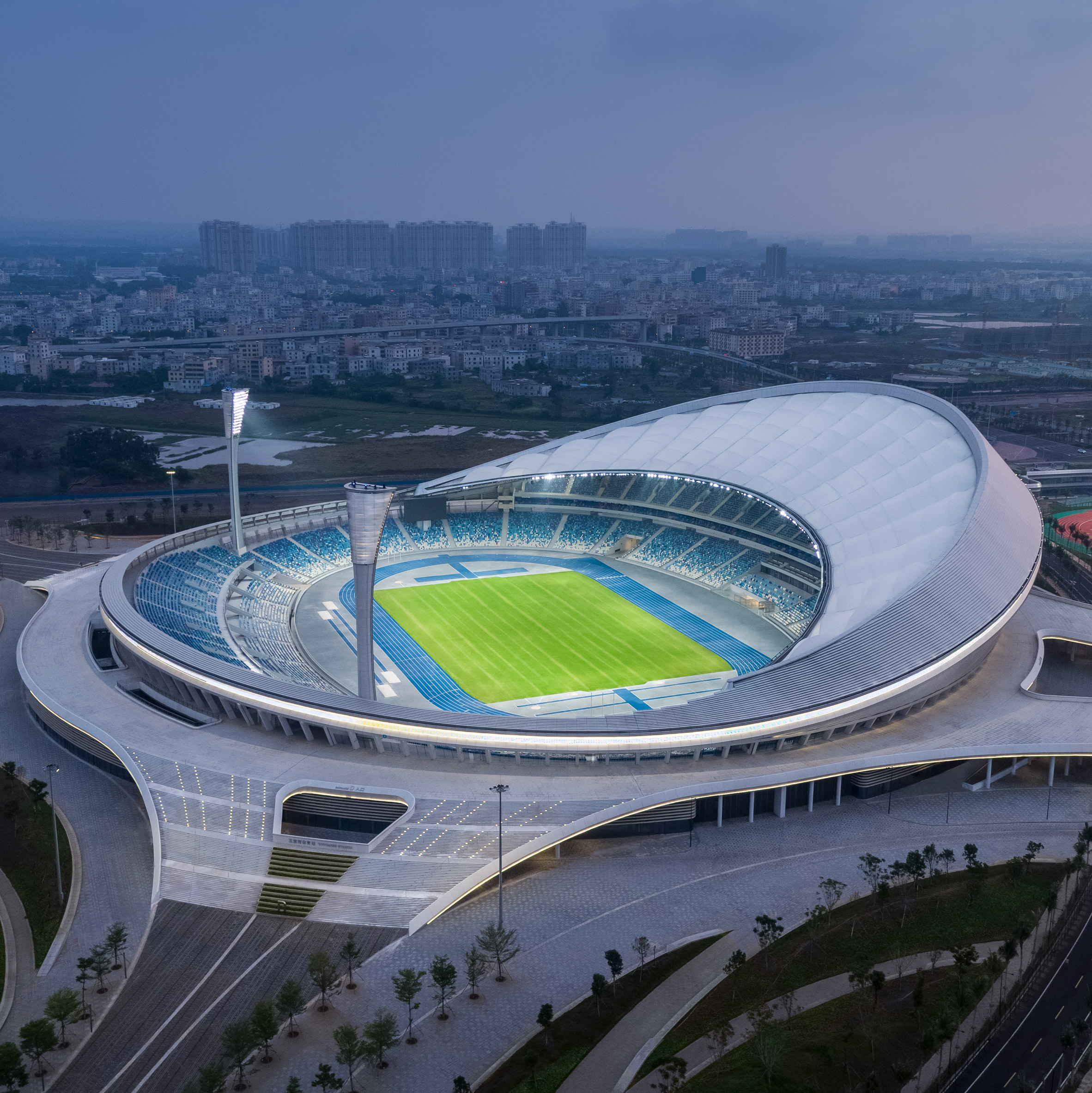Современный стадион. Wuyuanhe Stadium. Бунёдкор стадион. На футбольном стадионе. Круглый стадион.
