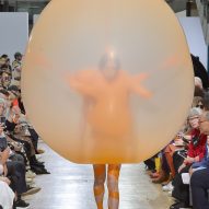 Watch footage of Fredrik Tjærandsen's balloon fashion that went viral