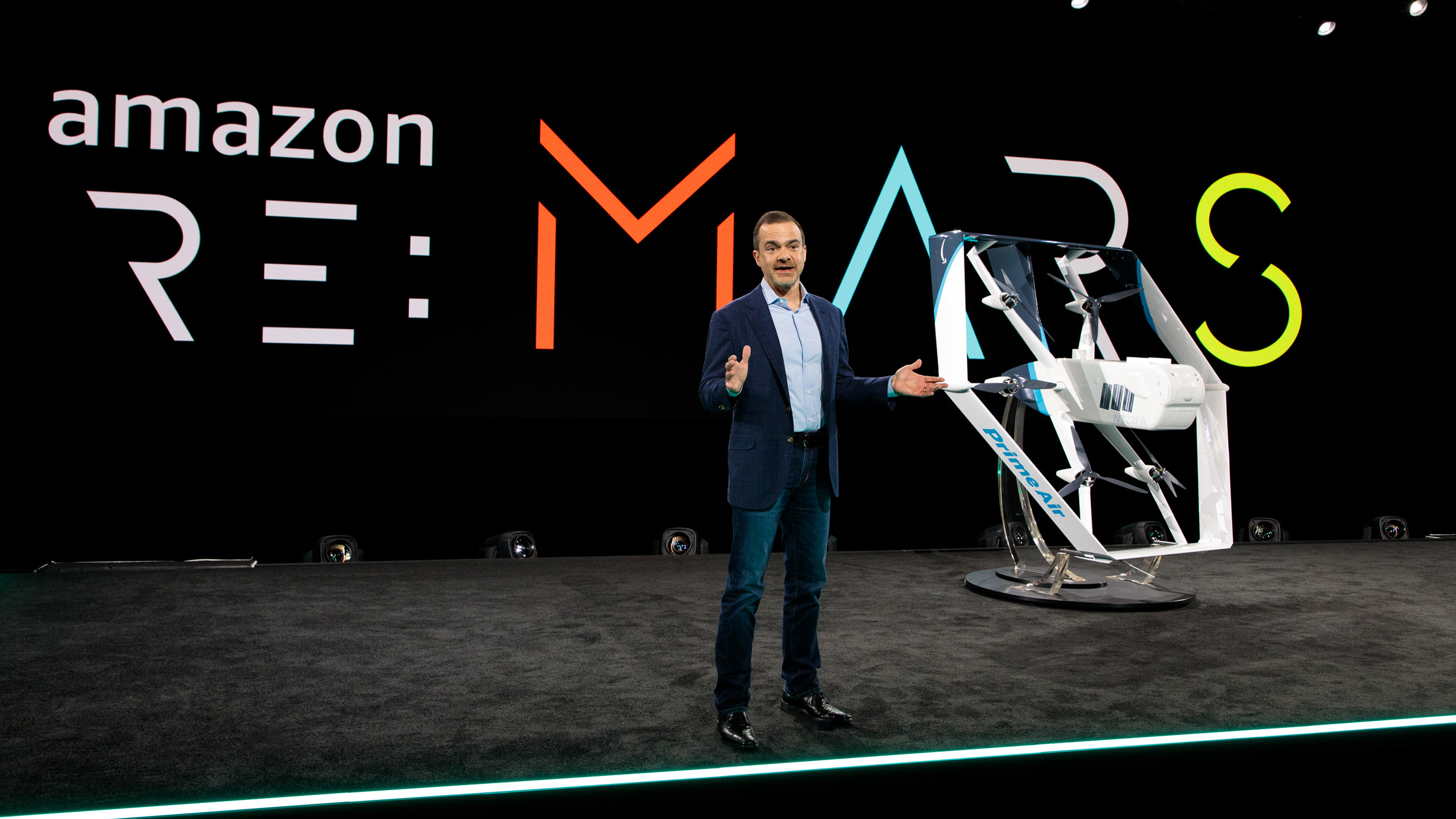 Ja apt snack Amazon Prime Air drone to deliver purchases by drone "within months"