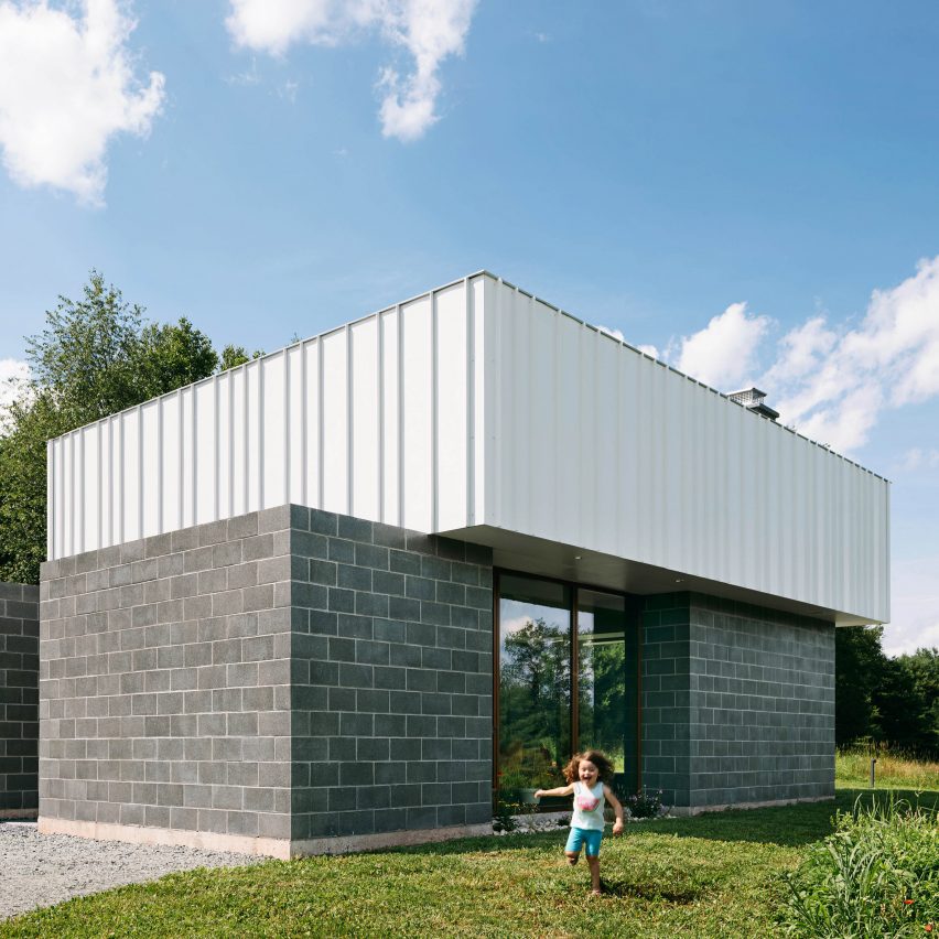 J_Spy uses concrete blocks to form Catskills House in the New York countryside