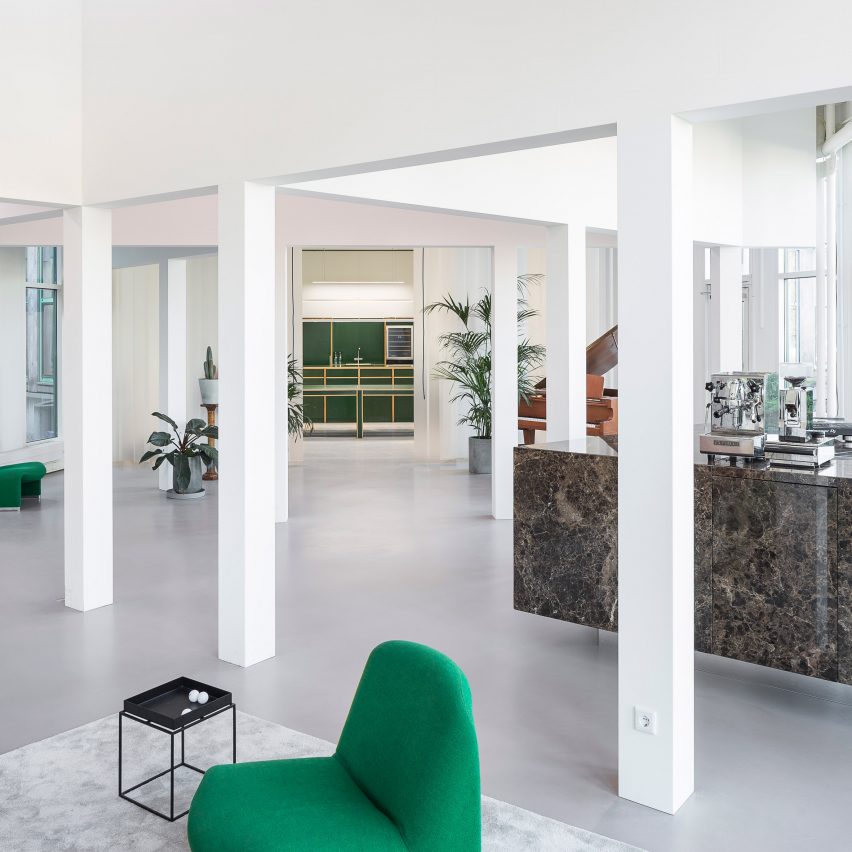 Space Encounters uses soft partitions to divide spacious Flowpolis office in Amsterdam