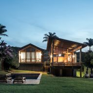 Lake house in Brazil by Solo Arquitectos
