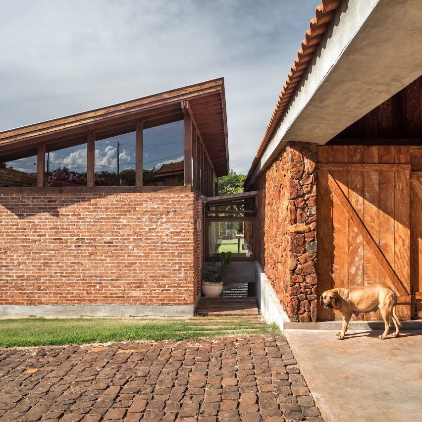 Solo Arquitetos builds Brazilian holiday home Casa do Lago using reclaimed bricks and local stones
