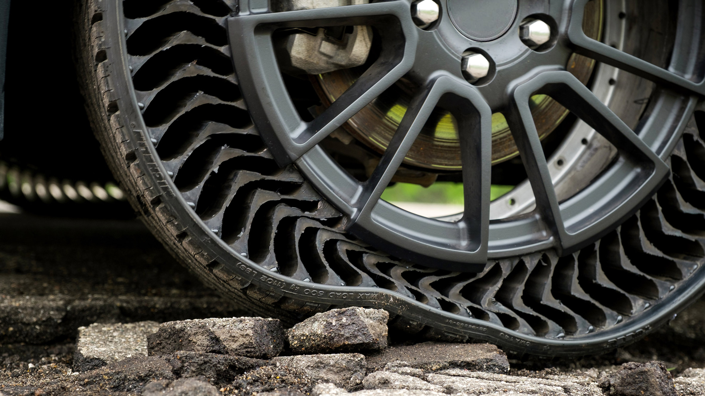 michelin-airless-tyre-design_dezeen_2364_hero-1.jpg