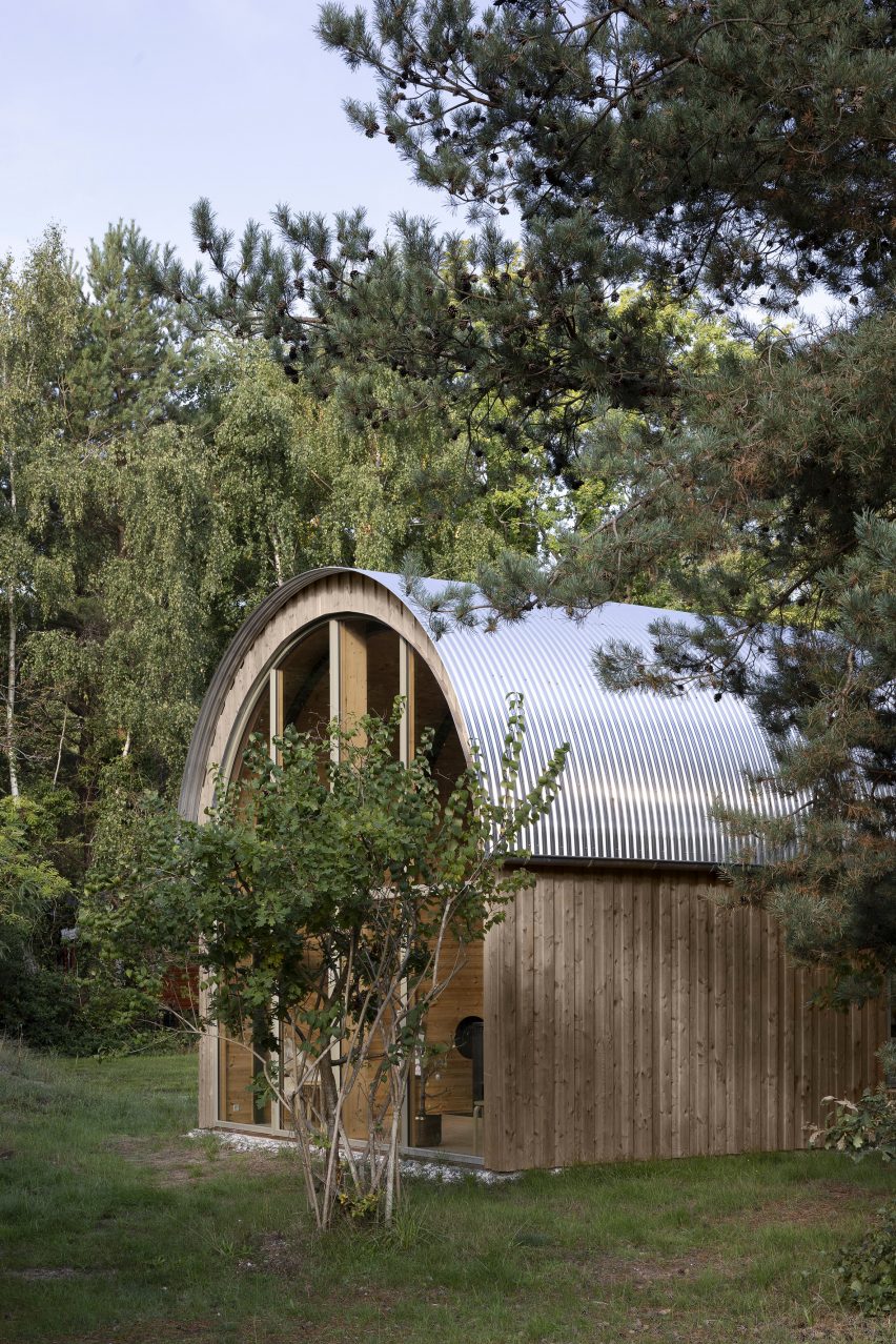 Vibo Tværveh cabin in Nykøbing Sjælland, Denmark, by Valbæk Brørup Architects