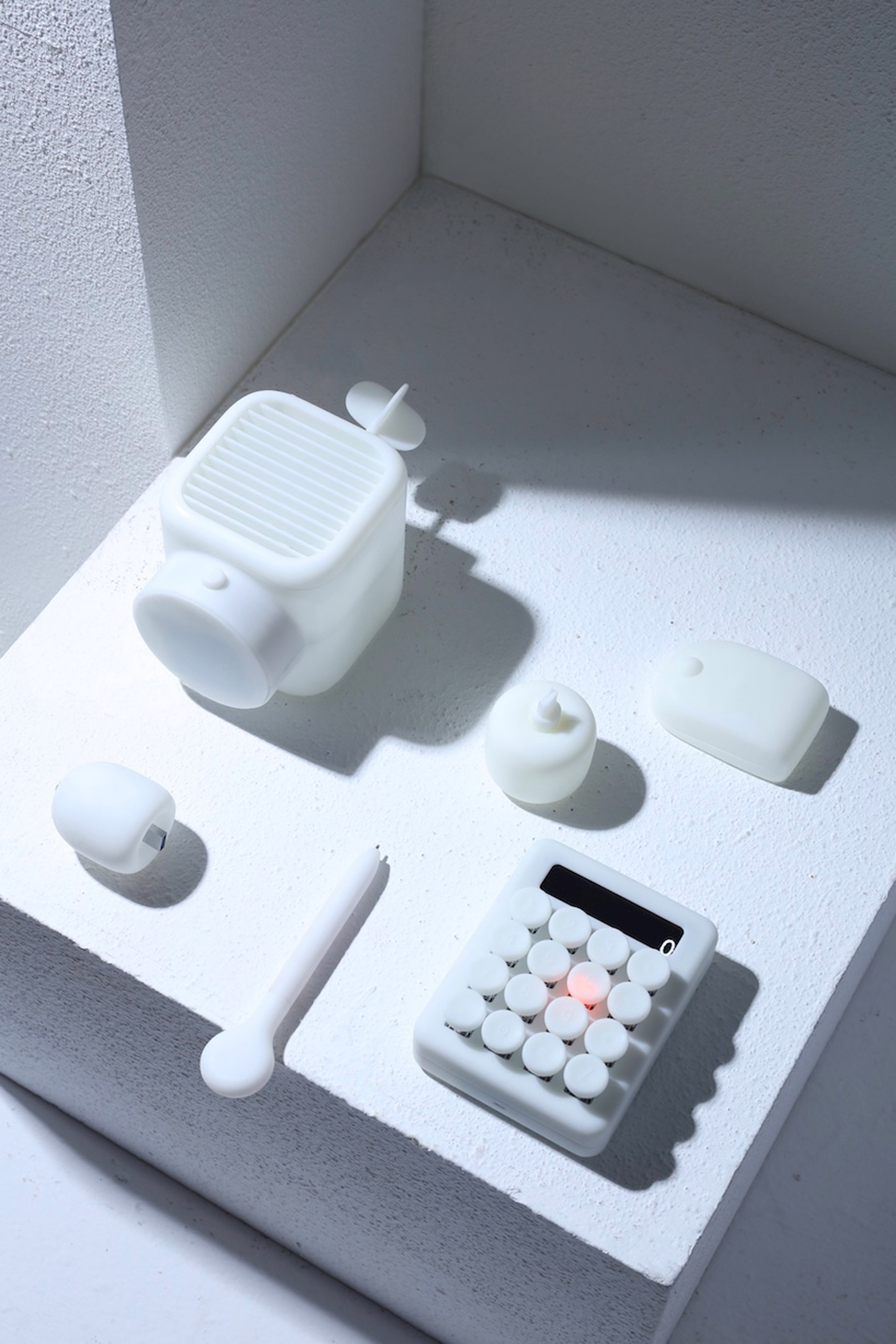 Keyi Chen's desk accessories encourage us to play whilst we work