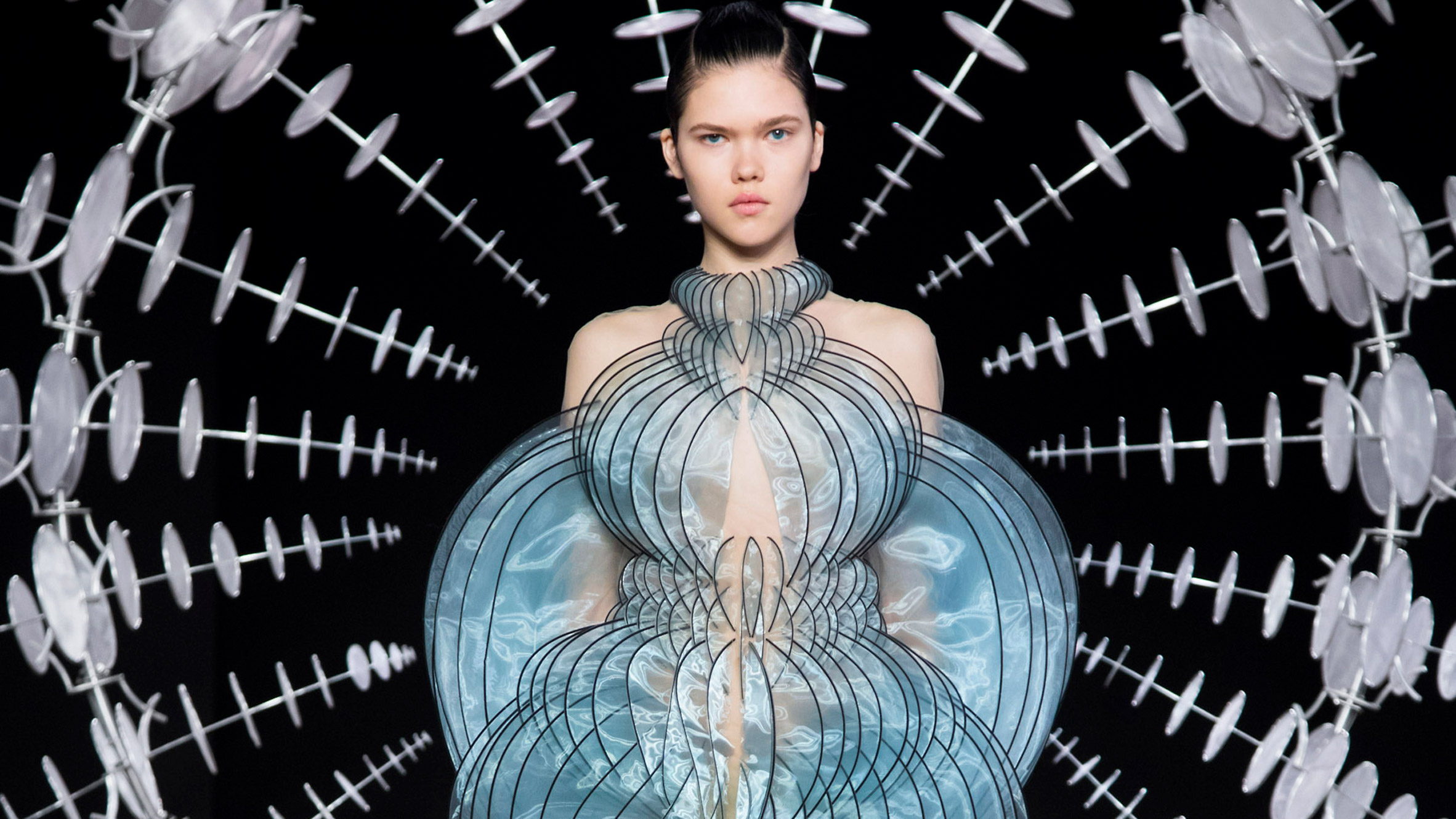 Iris van Herpen emulates a state of hypnosis for latest couture collection