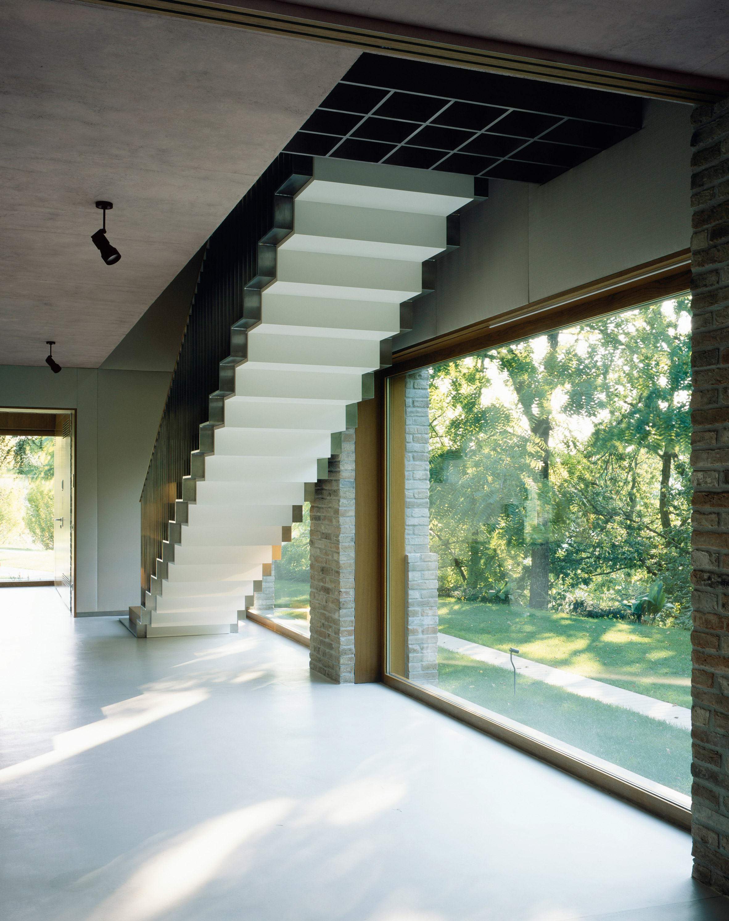 Di Gregorio Associati surrounds Monticello with planted concrete pergolas
