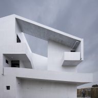 AZL Architects wraps wheelchair ramp around multi-generational house