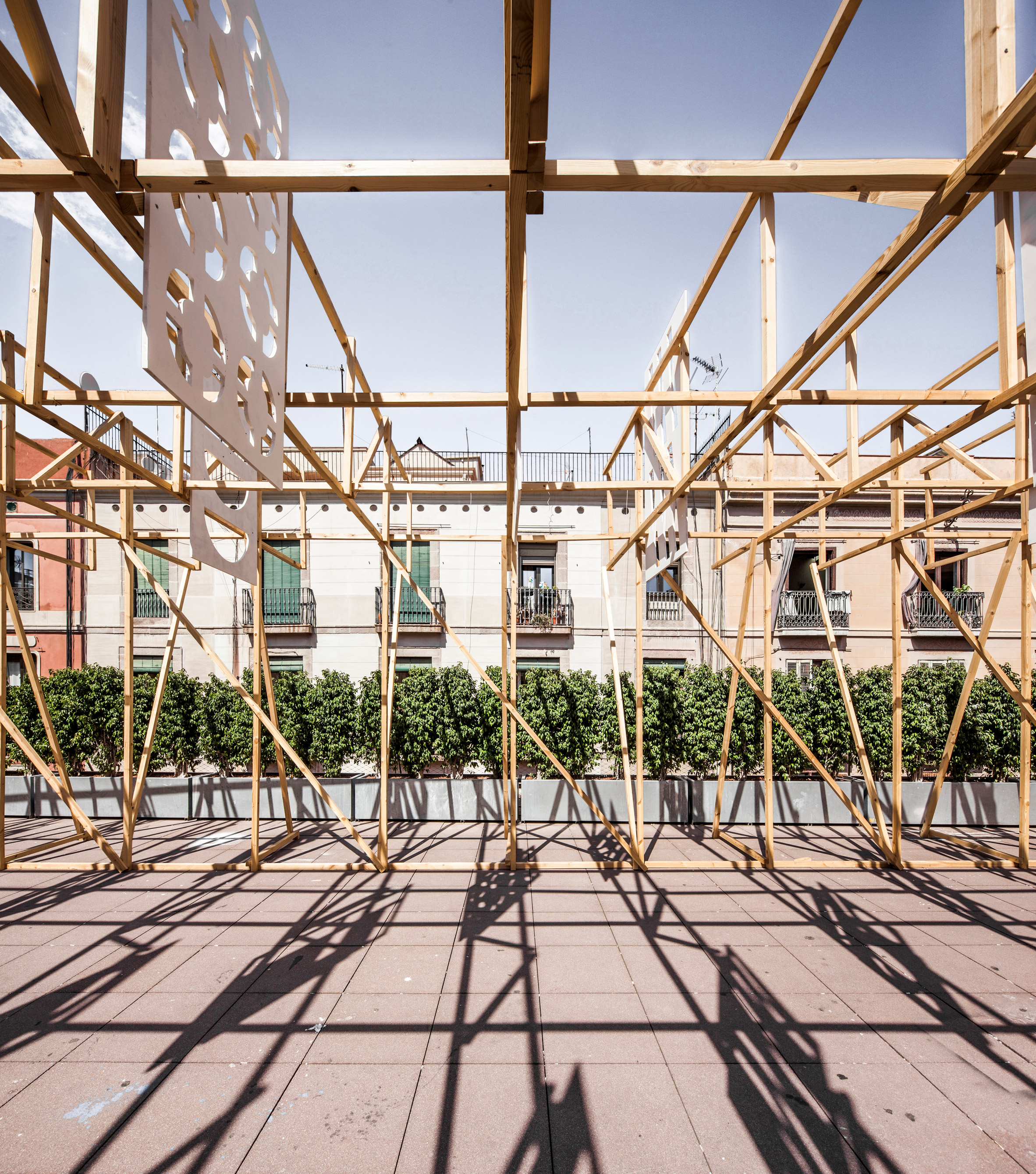 3kms summer pavilion by Eugeni Bach, Anthony Burrill and Elisava Barcelona students