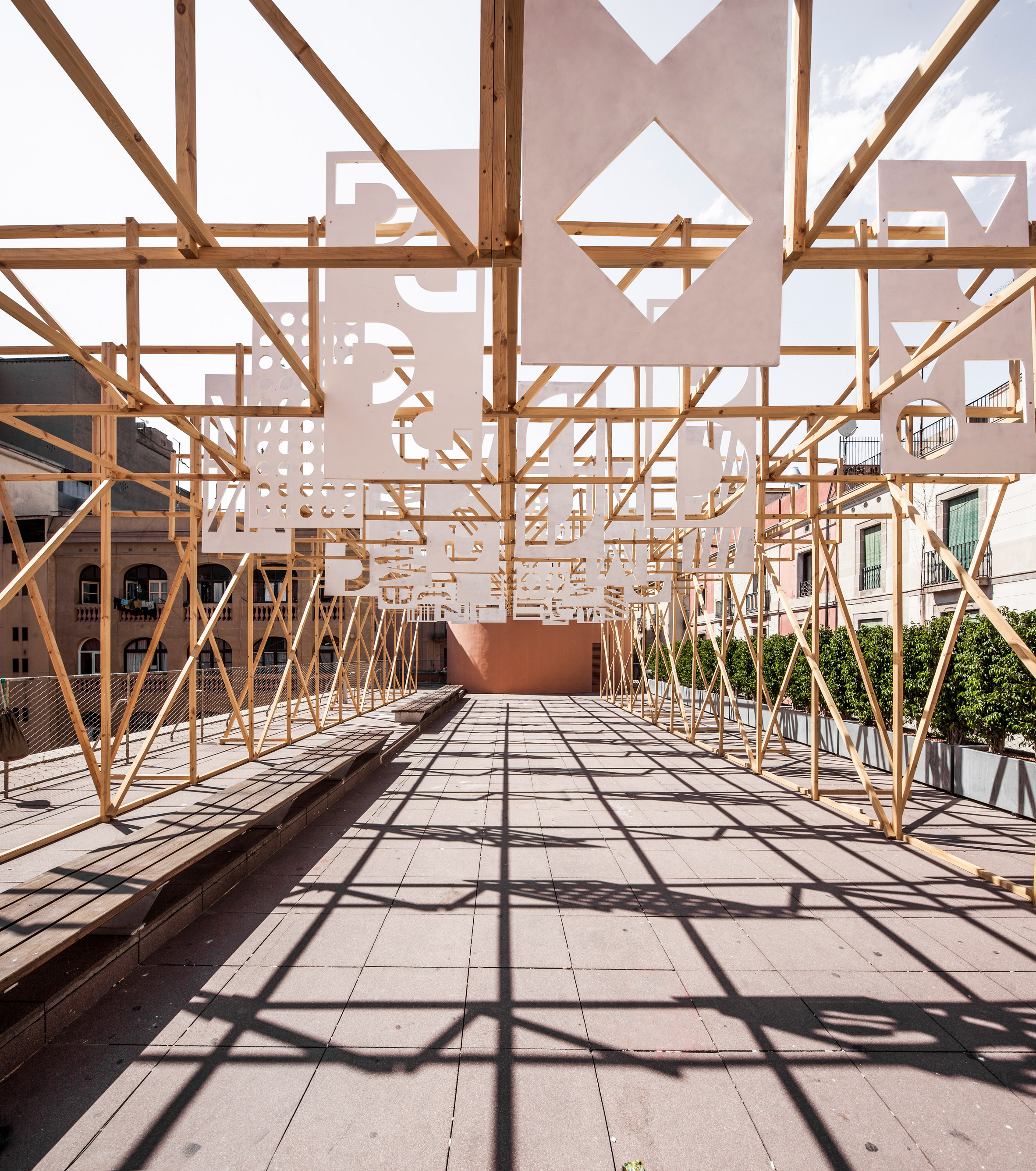 3kms summer pavilion by Eugeni Bach, Anthony Burrill and Elisava Barcelona students