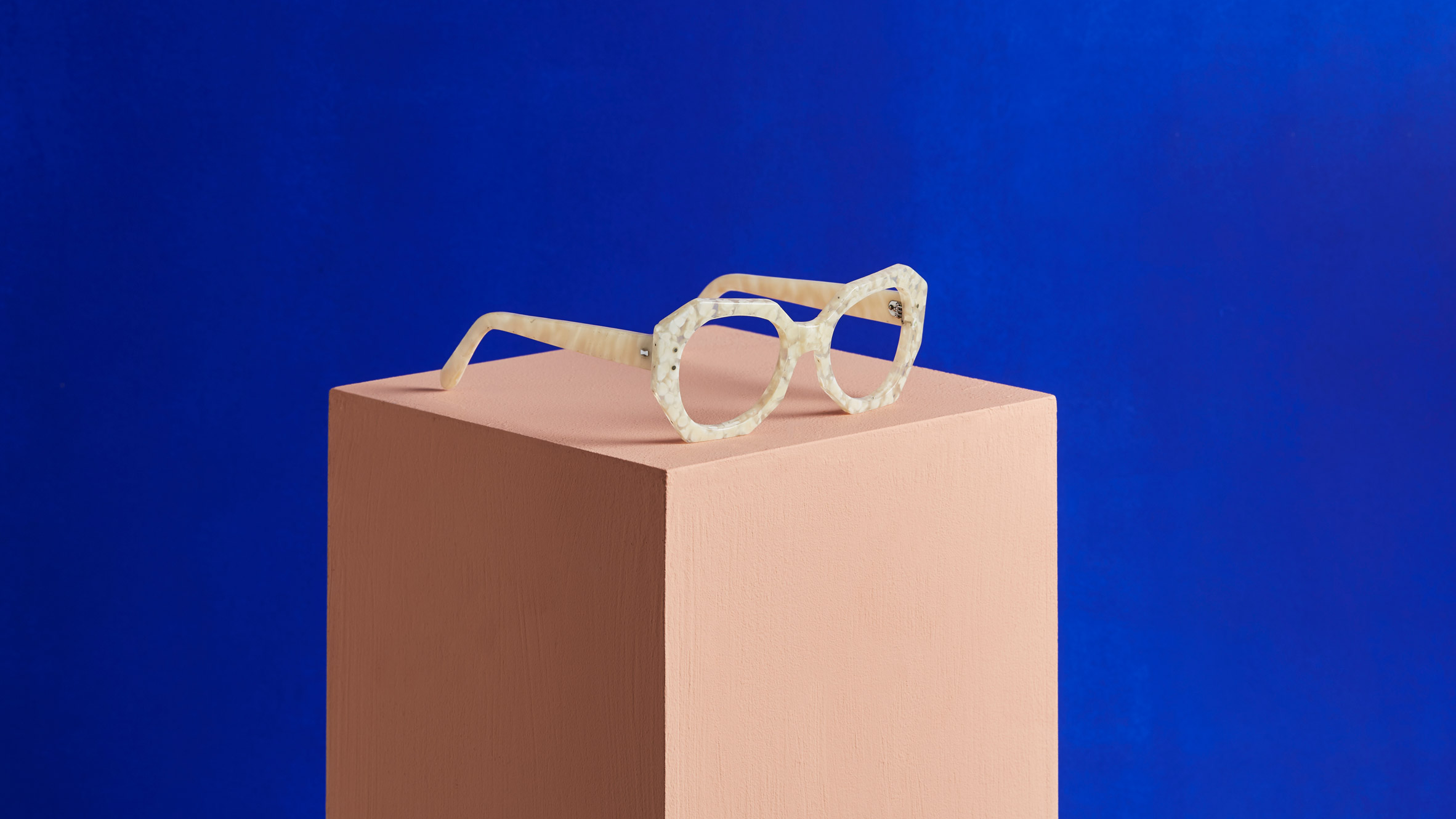 Louis Vuitton Sunglasses, Packaging Type : Paper Box, Plastic Box