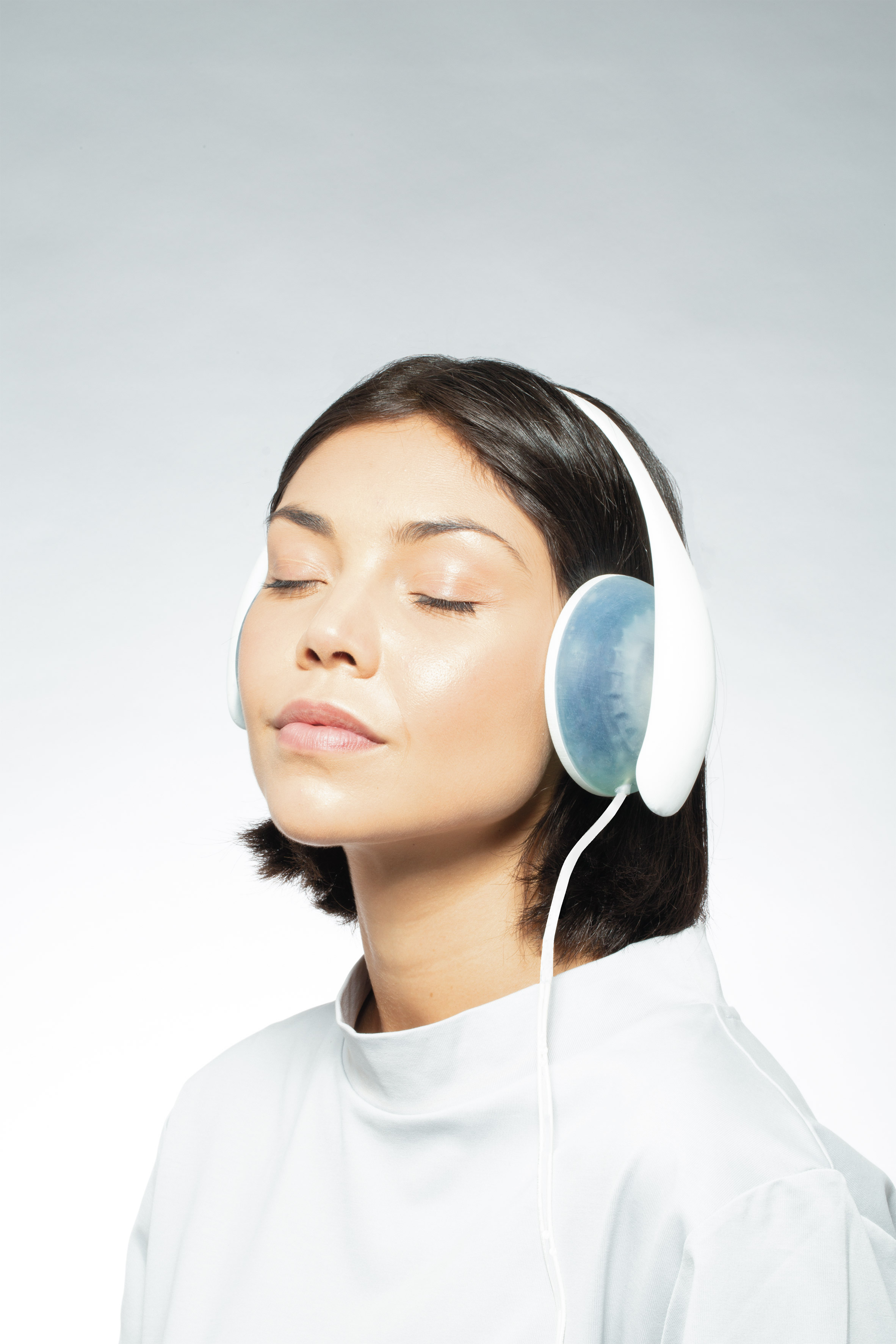 Water-filled Inmergo headphones by Rocco Giovannoni allow immersive listening
