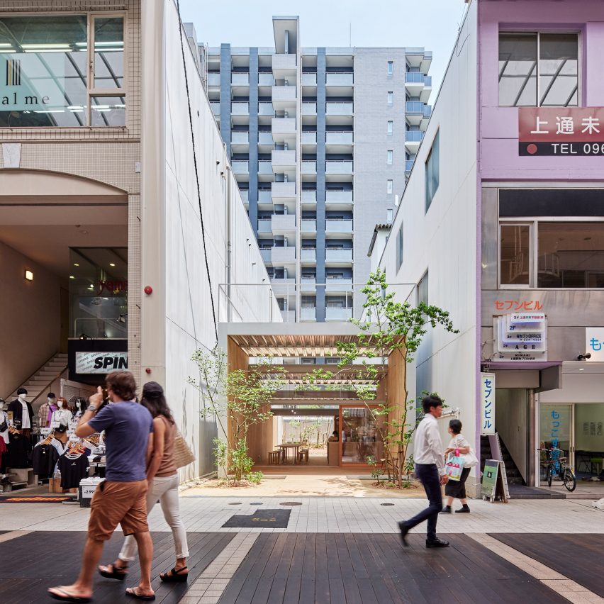 Yabashi Architects slots cafe and pocket park between buildings in Kyushu