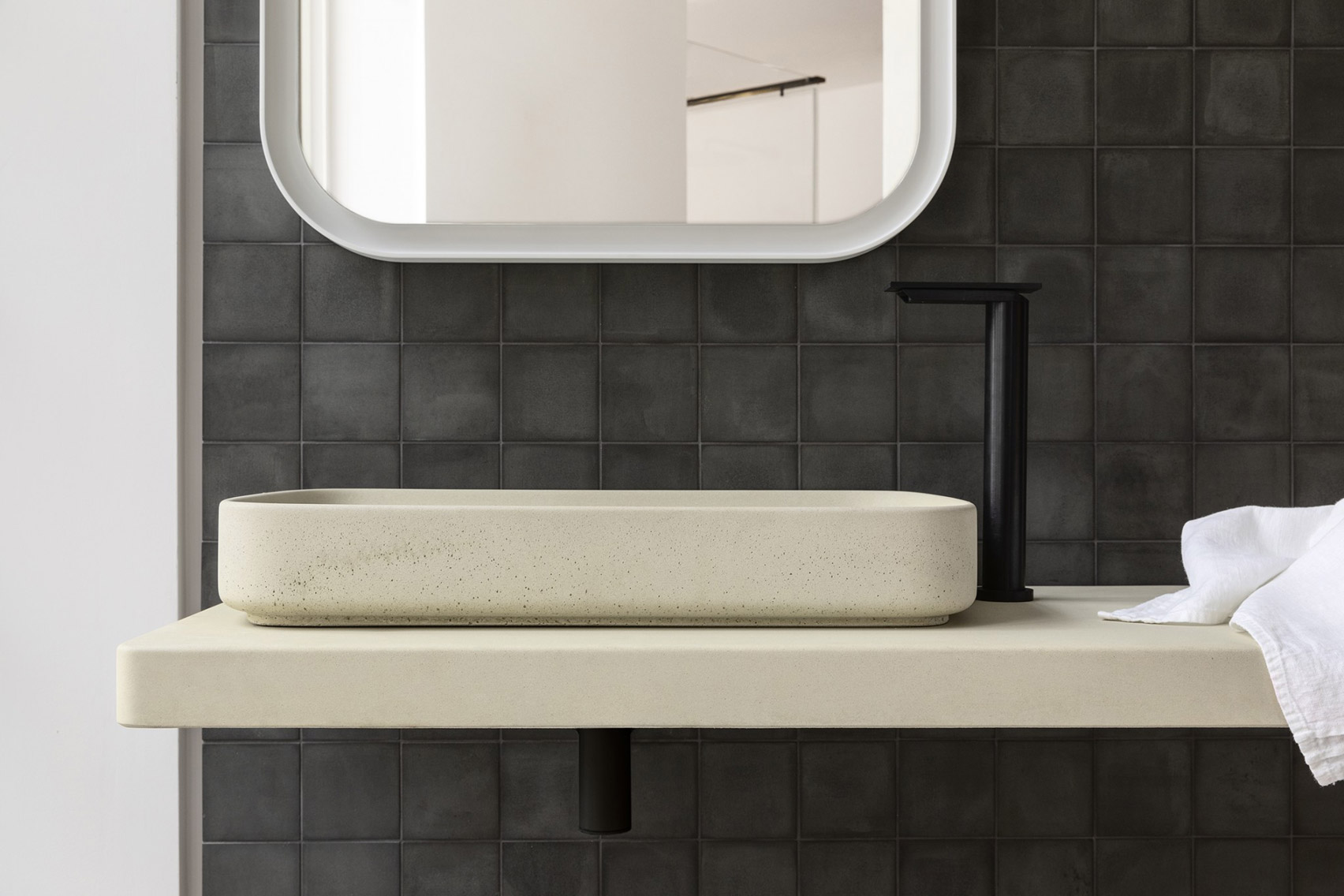 Petra concrete bathroom furniture by Marco Merendi and Diego Vencato with Gypsum