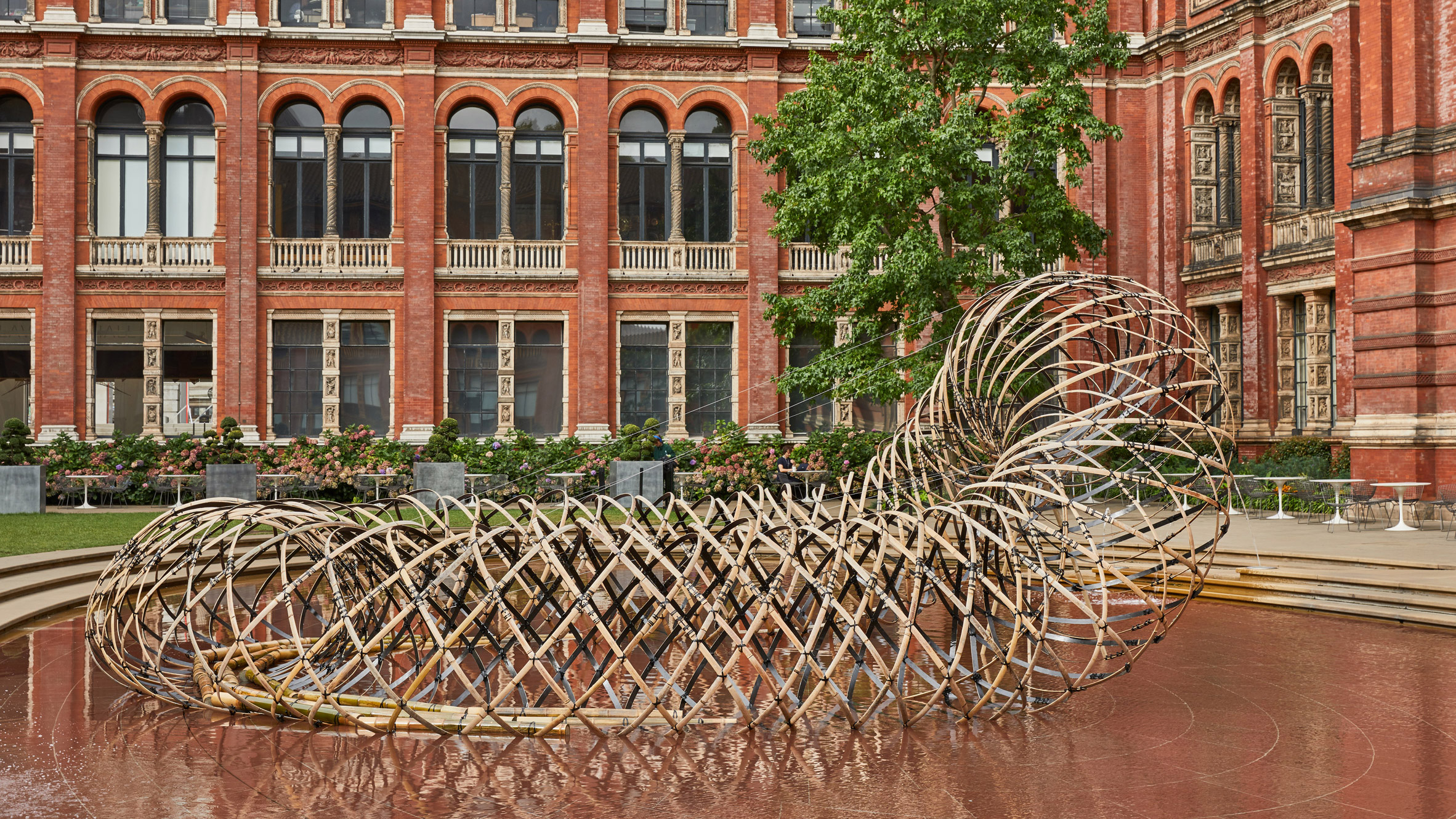 Kengo Kuma creates Bamboo Ring at V&A using carbon fibre