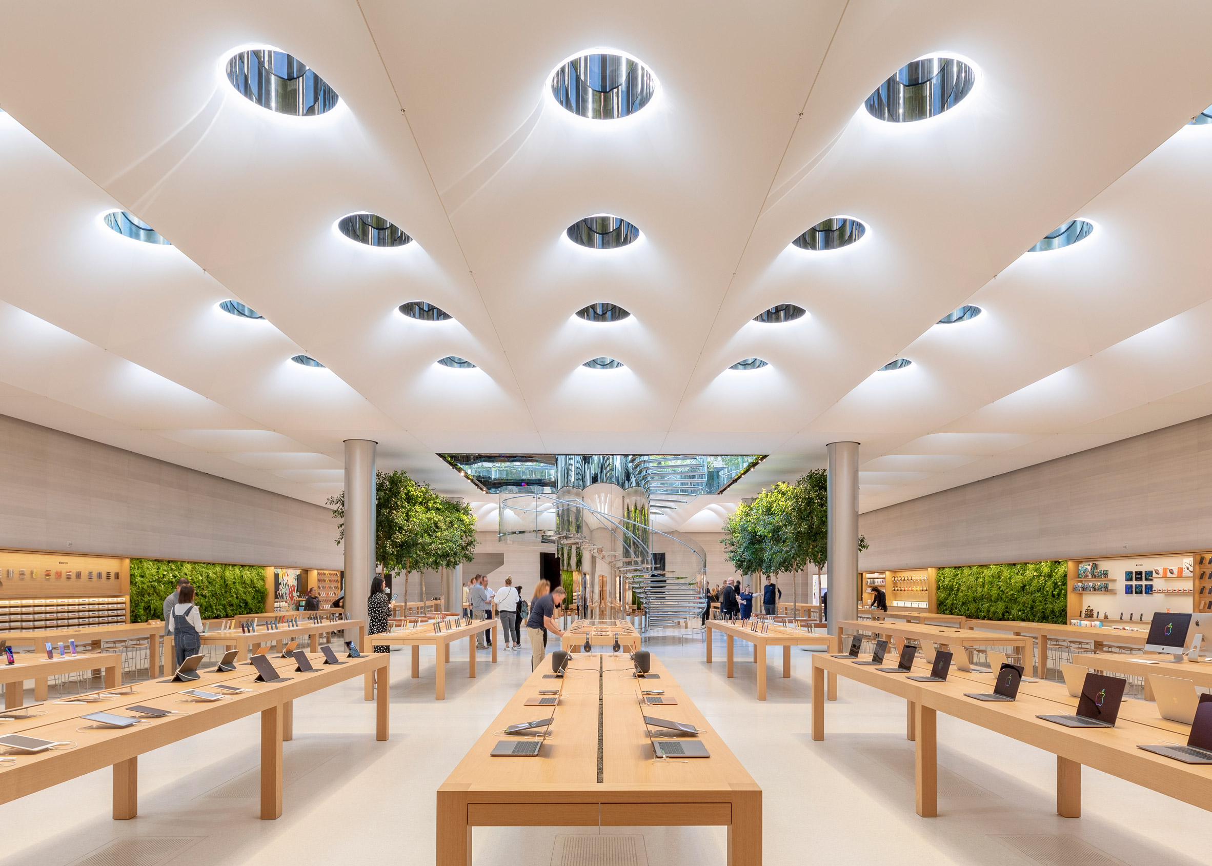 Design flaw in Apple flagship store - Spudart