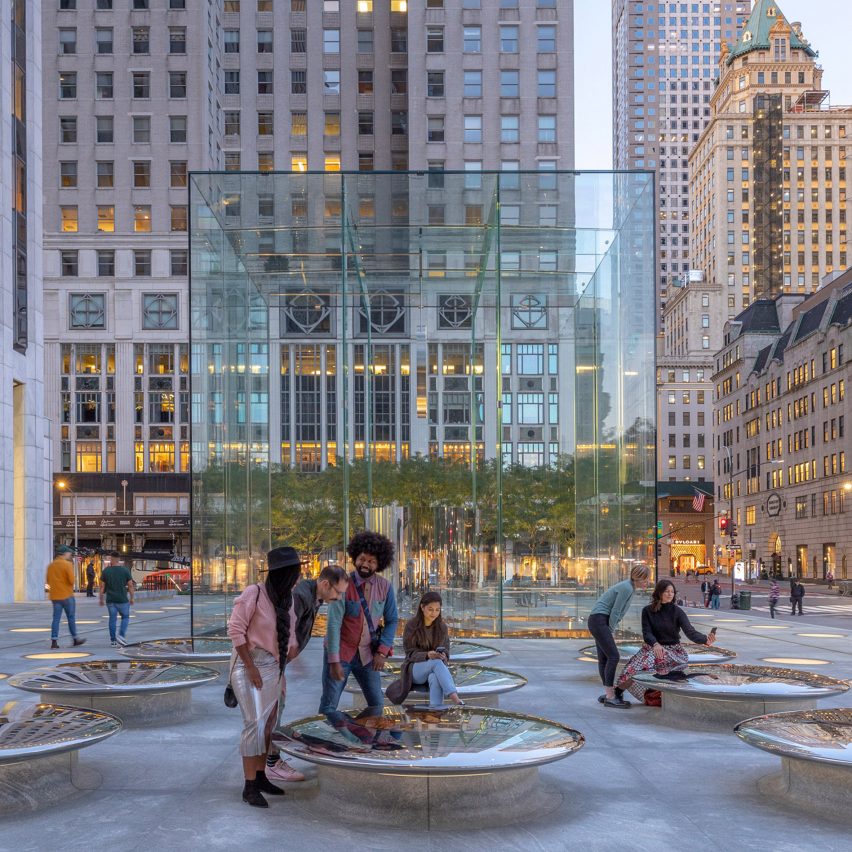 Foster + Partners restores "iconic" glass Apple Fifth Avenue