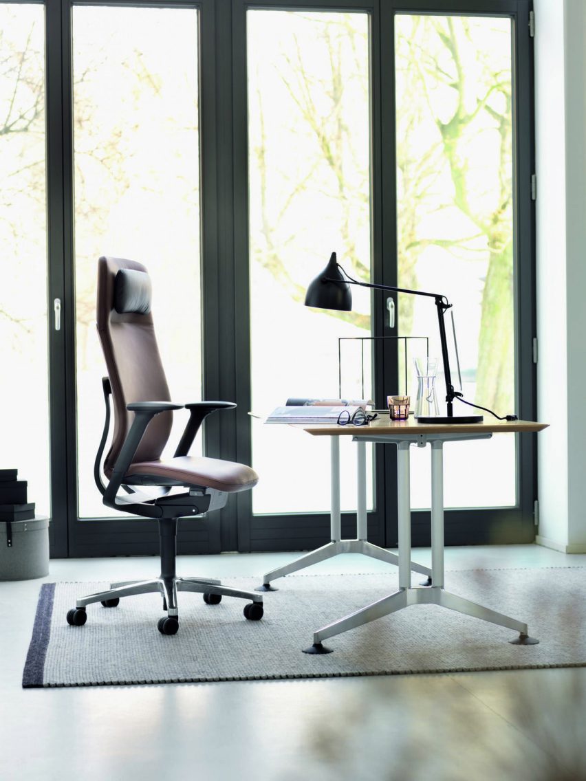 AT 187 ergonomic office chair by Wilkahn