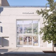 Everlane opens minimal Brooklyn store featuring painted brick and pale wood