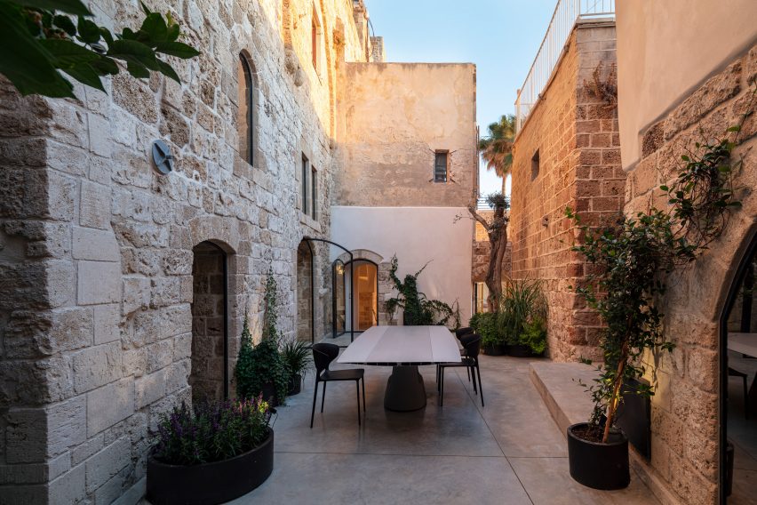 Courtyard dining spot in Old Jaffa House 4 by Pitsou Kedem