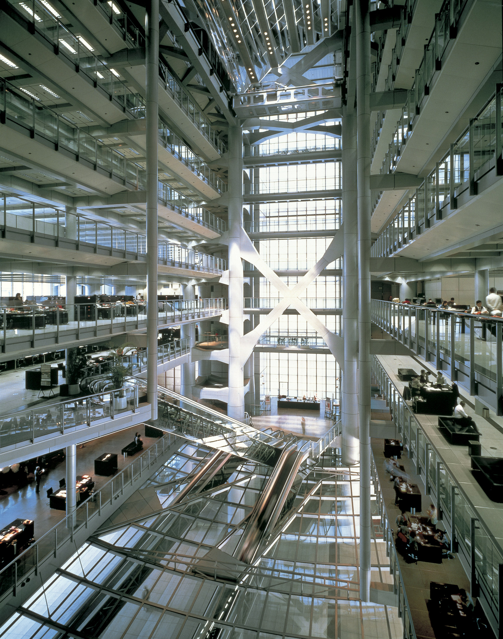 High-tech architect Norman Foster: HSBC Building in Hong Kong by Norman Foster