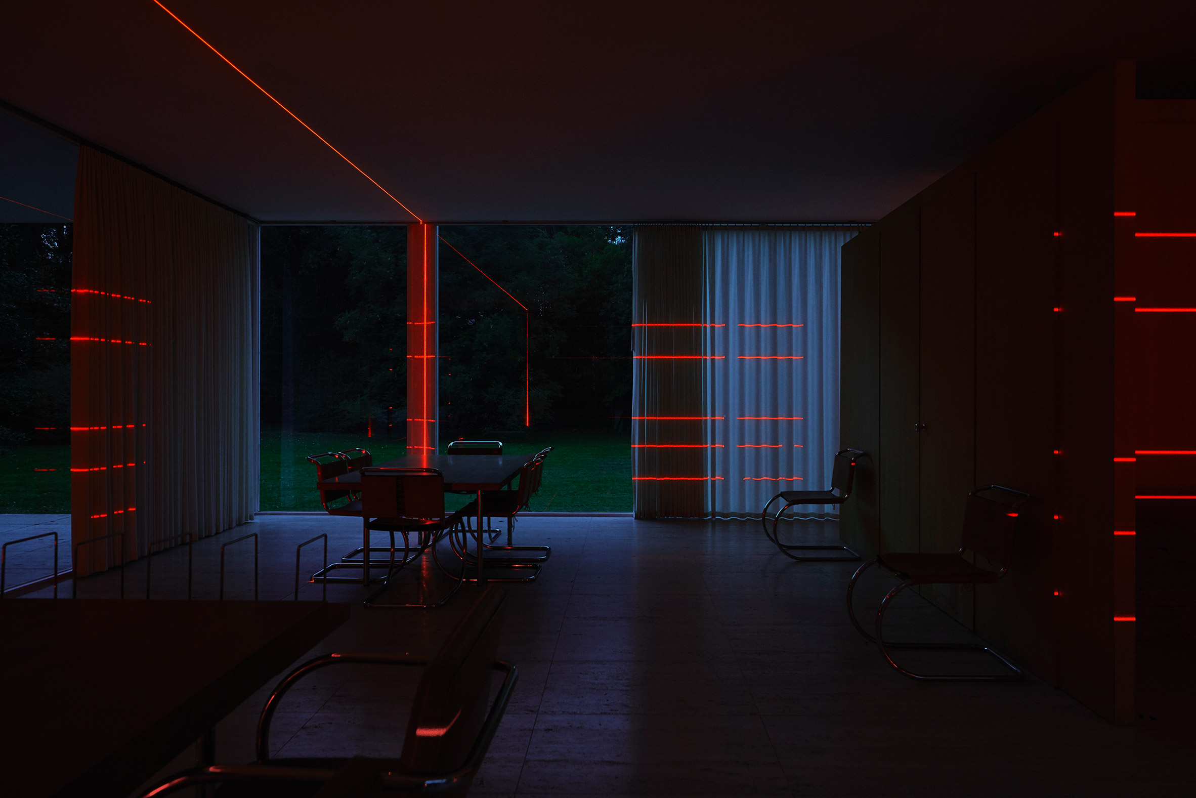 Geometry of Light at Mies van der Rohe's Farnsworth House by Iker Gil and Luftwerk