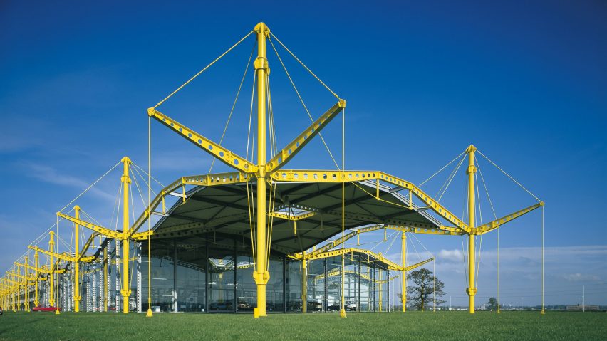 High-tech architecture: Renault Distribution Centre by Norman Foster