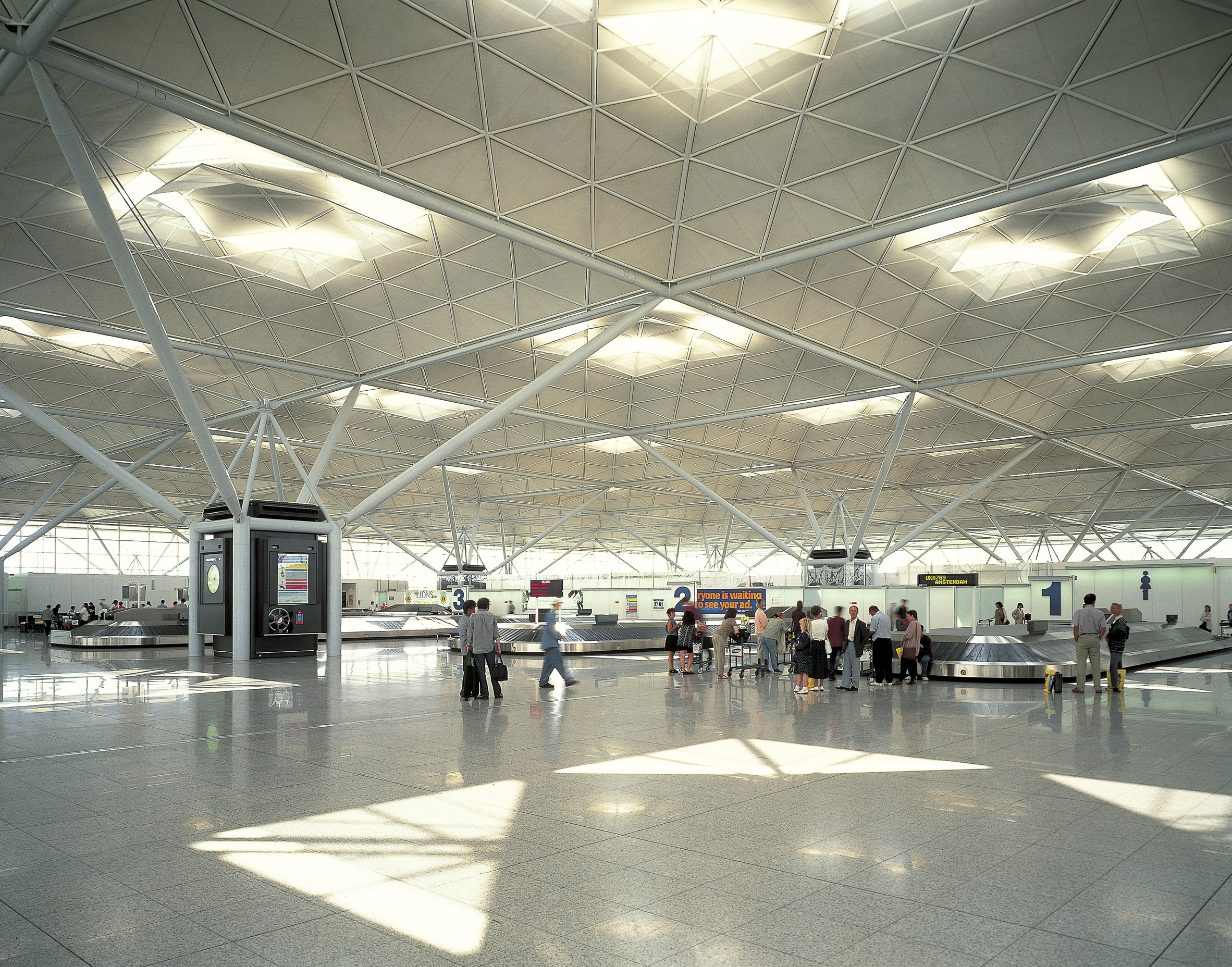 High-tech architect Norman Foster: Stanstead Airport by Norman Foster