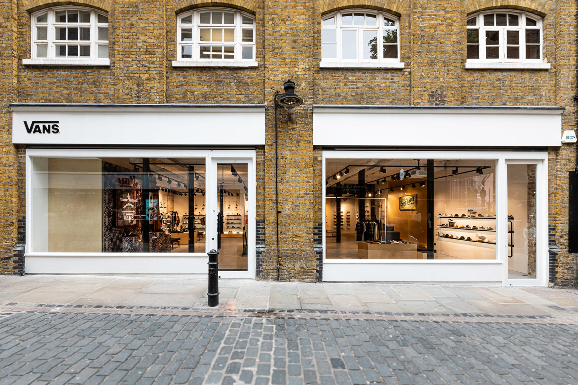 Reorganisere Hotellet lokal Vans launches exhibition space in Covent Garden concept store