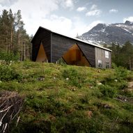 Rever & Drage builds one third of a house for a deer hunter in Norway