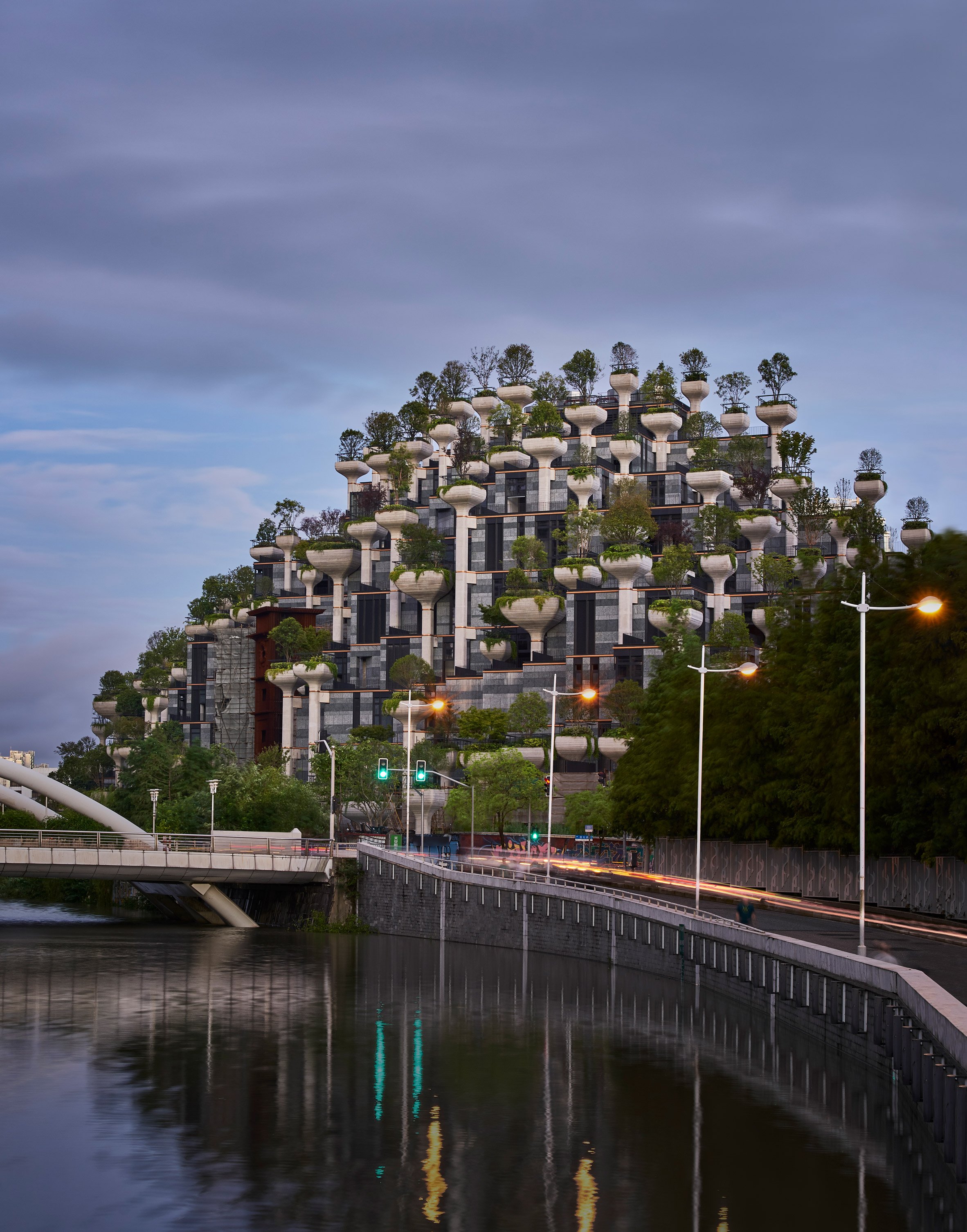 New photos of 1,000 Trees by Heatherwick Studio near completion in China